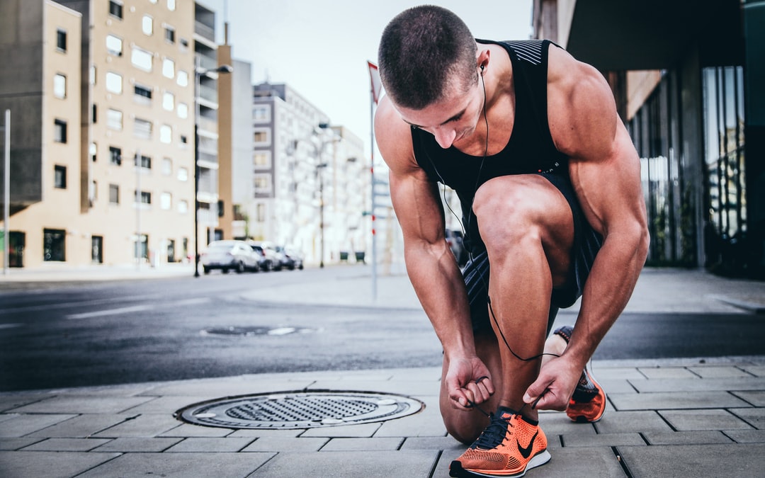 the-modern-gentleman-sprinting-in-vienna