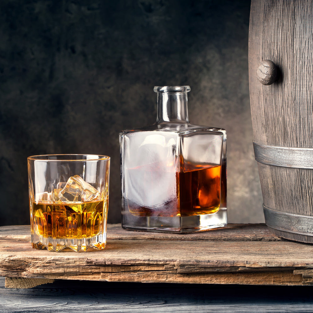 the-modern-gentleman-glass-of-whiskey-with-ice-decanter