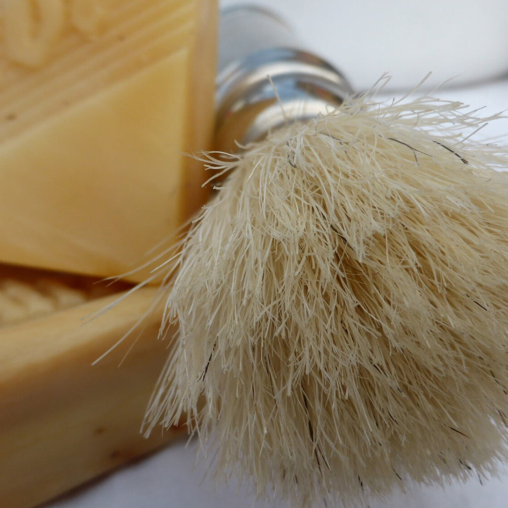 the-modern-gentleman-shaving-brush-cosmetics-shavin