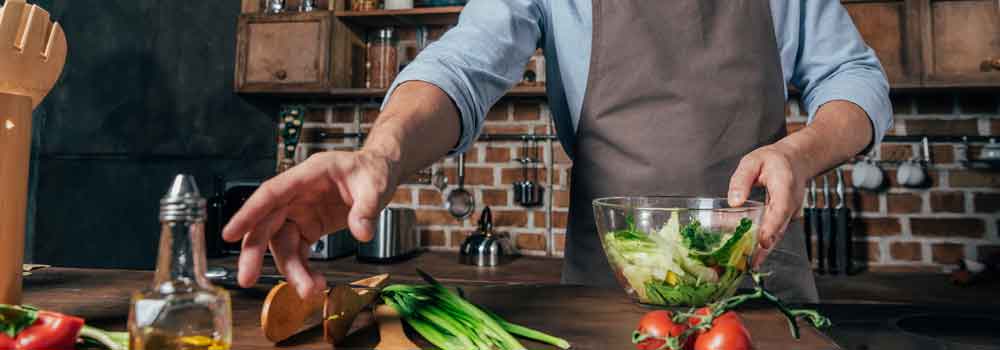 the-modern-gentleman-man-making-salad